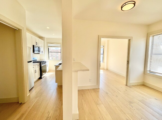 Building Photo - 535 Taylor St San Francisco, CA 94102