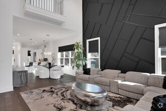 Building Photo - 1024 Club View Dr