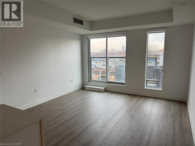 Photo du bâtiment - 106 Dovercourt Rd