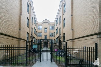 Building Photo - 1921 W Winnemac Ave