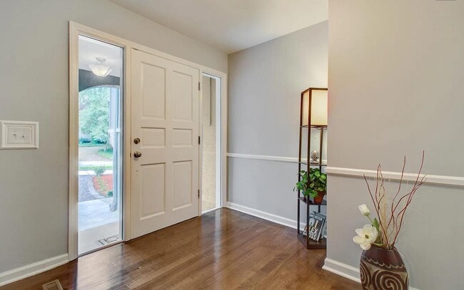 Building Photo - 403 Fairington Dr