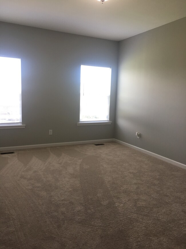 Building Photo - 4 Bedroom home in Bent Creek Subdivision