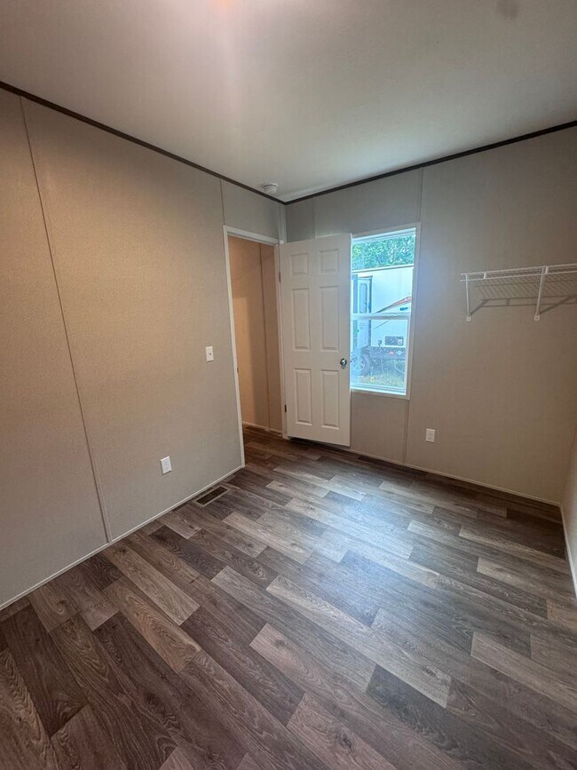 Building Photo - Evergreen Community