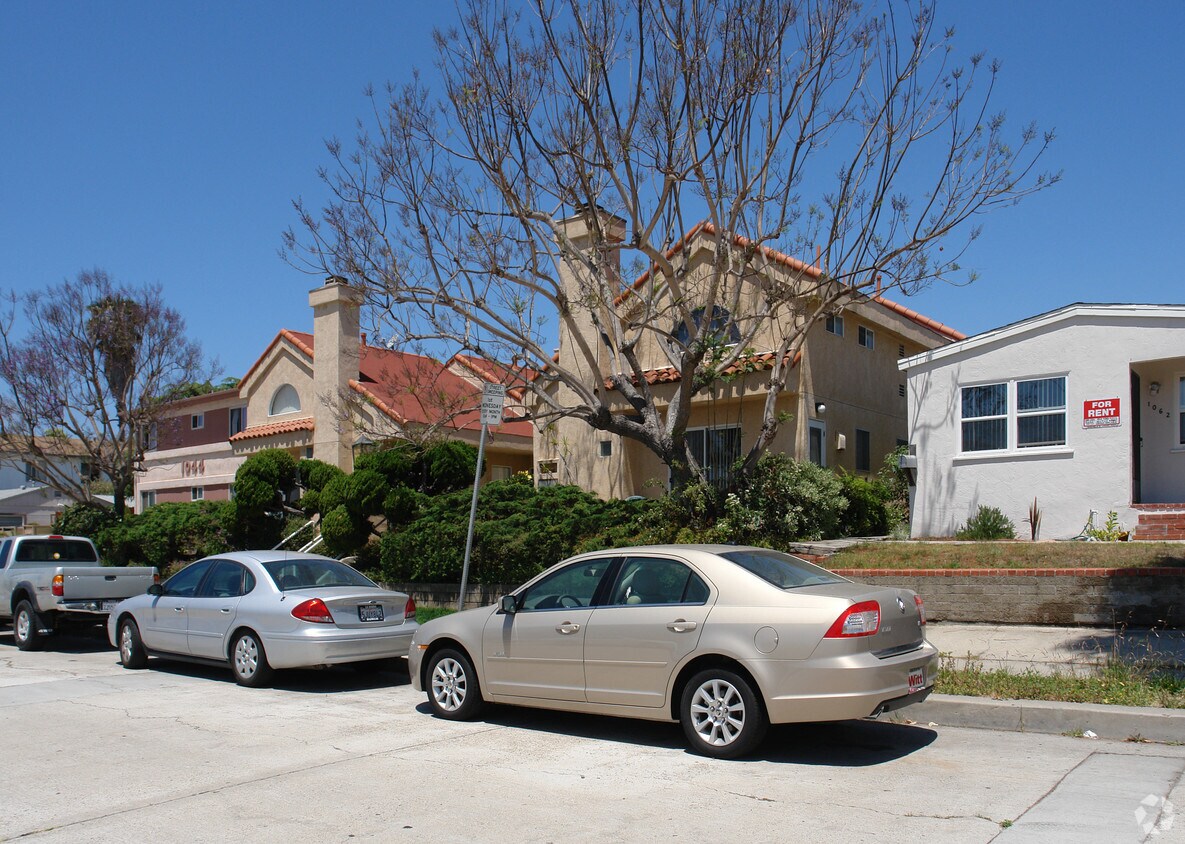 Primary Photo - 1048-1060 Sapphire St