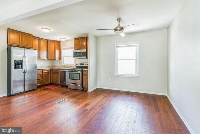 Building Photo - 14 Greystone Cir