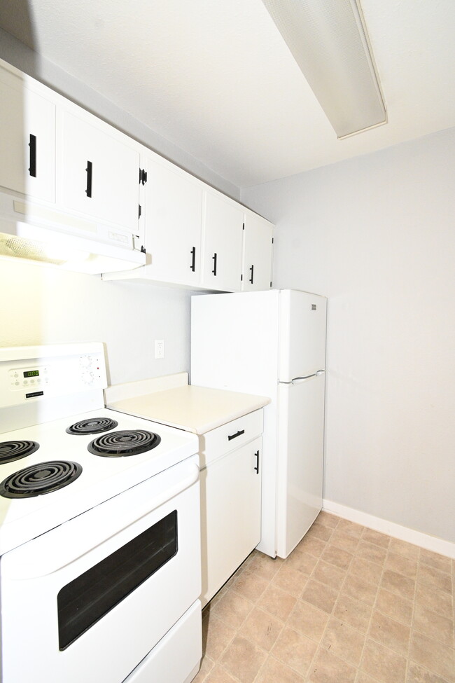 Building Photo - 110-4280 Quentin Avenue, Prince George, BC