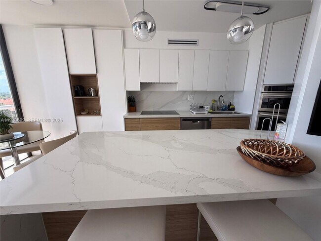 Foto del edificio - 3610 Yacht Club Dr