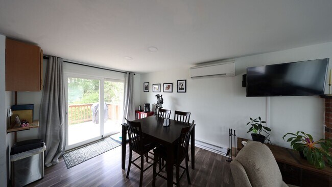 Building Photo - 3 Bed 2 Bath - A/C - Large Backyard - Dog ...