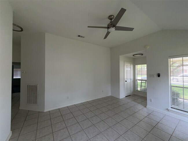 Building Photo - 2238 Pine Cone Dr