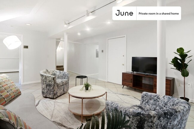 Foto del edificio - Room in Shared 6 bed/2 bath home