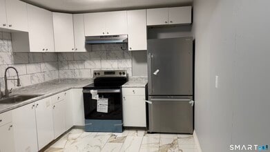 Building Photo - 122 Clark St