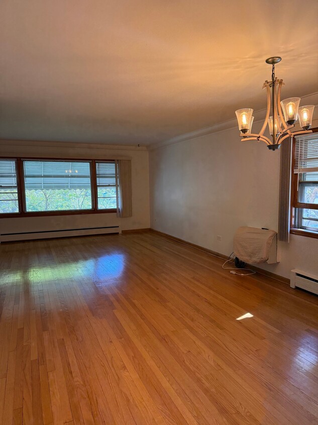 Photo - 4610 Washington St (Skokie, IL)