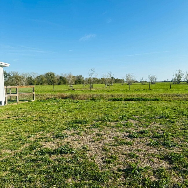 Building Photo - Now Leasing: Your 3 Bedroom | 2 Bathroom Country Retreat in the Heart of the City!