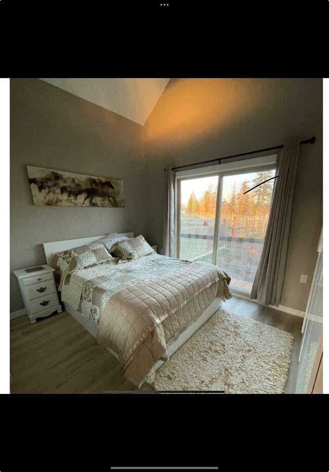 Queen bed memory foam - 35227 58th Ave S