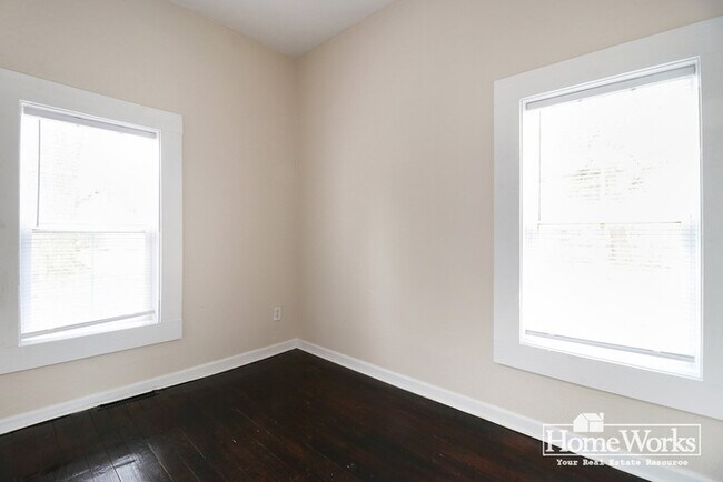 Building Photo - 118 S Apple Rd