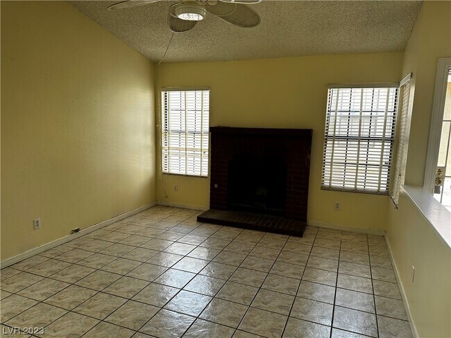 Building Photo - 729 Thousand Oaks Dr