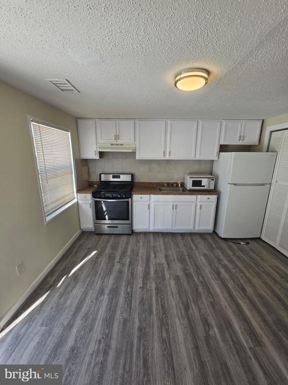 Foto del edificio - 1835 Village Green Dr