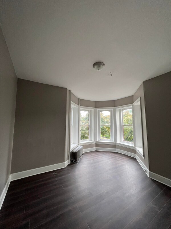 Building Photo - 1521 Mineral Spgs