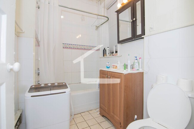 Photo - Harvard St Near Brighton Ave 9/1  Split 2 bed 1100 per person Students ok Walk to everything in A... House