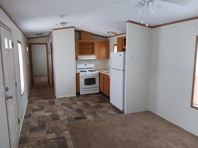 Foto del edificio - 36 Curtis Dr