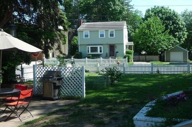 Building Photo - 140 Grove St
