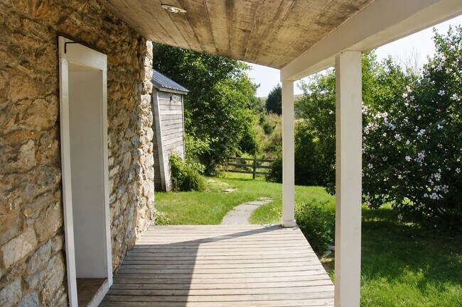 Foto del edificio - 2884 Bordens Spring Rd
