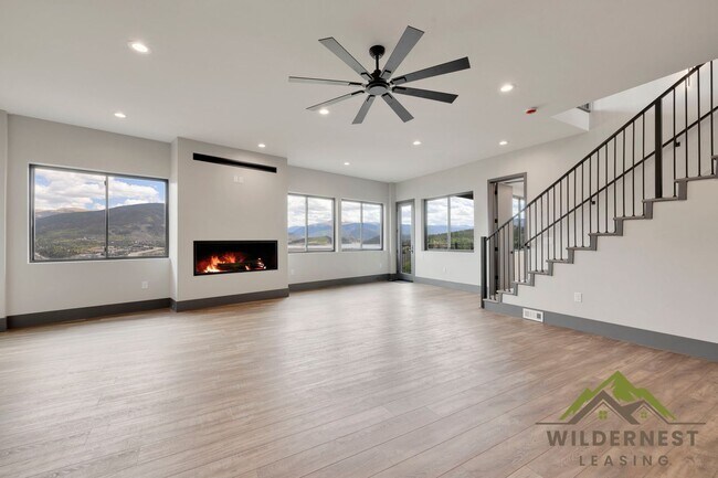 Foto del edificio - 348 Lake View Dr