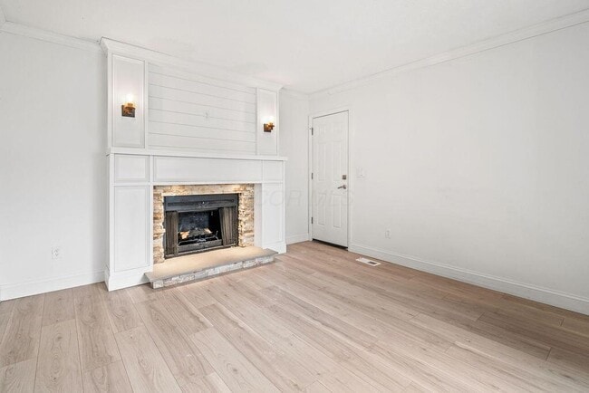 Building Photo - 39 Groton Dr