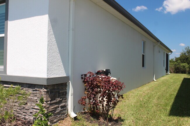 Foto del edificio - 32267 Rosepine Blvd