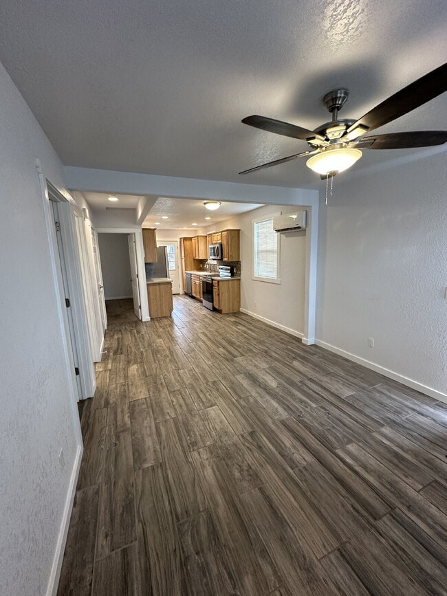 Building Photo - "Charming Little 2-Bedroom Gem on North 5th Street with Elegant Granite Touches!"