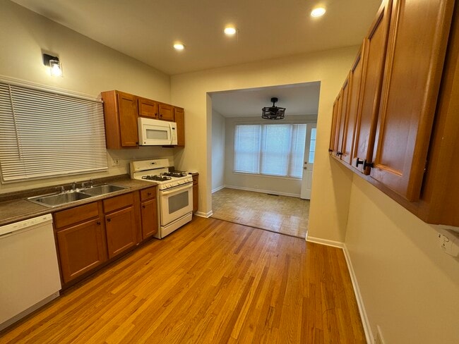 Foto del edificio - 5146 W Dakin St