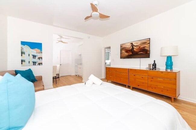 Building Photo - 545 Michigan Ave