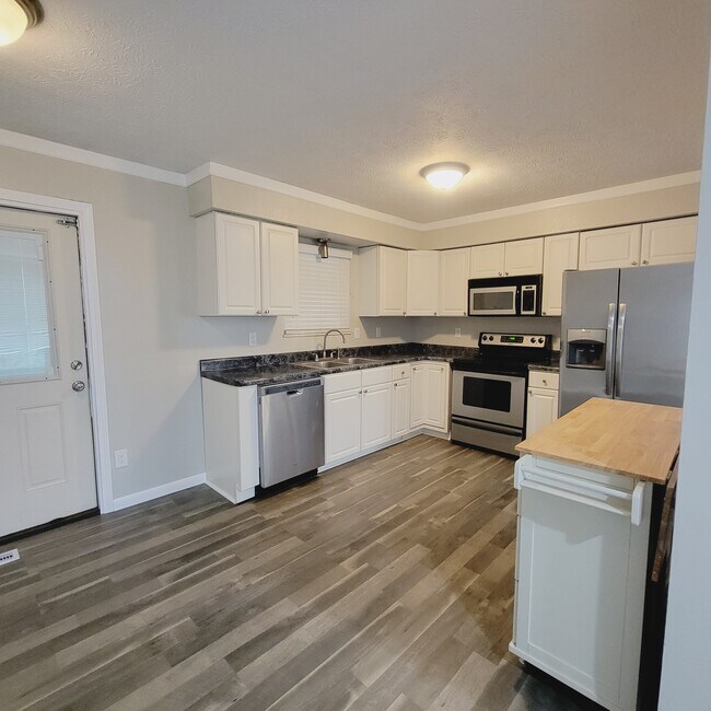 Building Photo - 1316 E Woodshire Dr