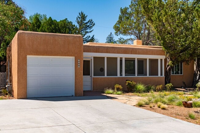 Building Photo - 3822 La Hacienda Dr NE