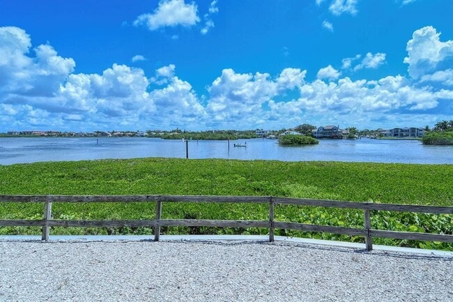 Building Photo - 6047 E Peppertree Way