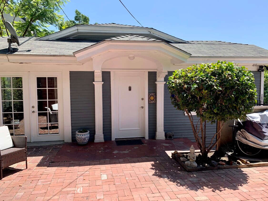 Front of House - 1206 N Clark St