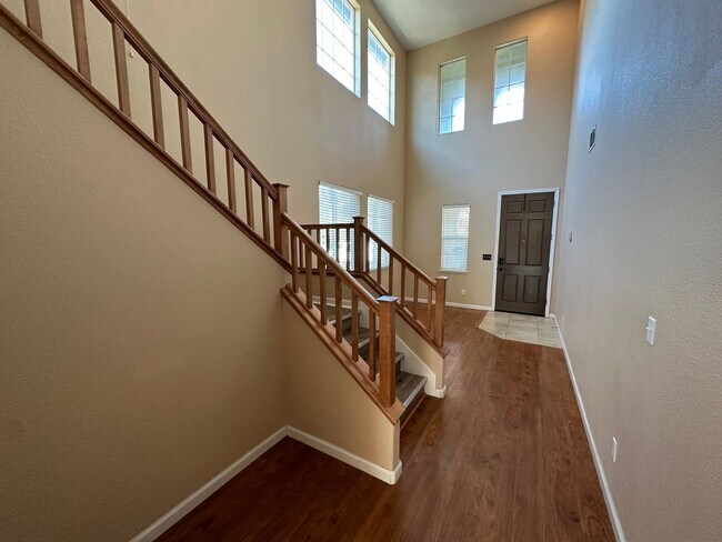 Foto del edificio - 5 Bedroom, 3 Bath Lathrop Home / Best Property Management