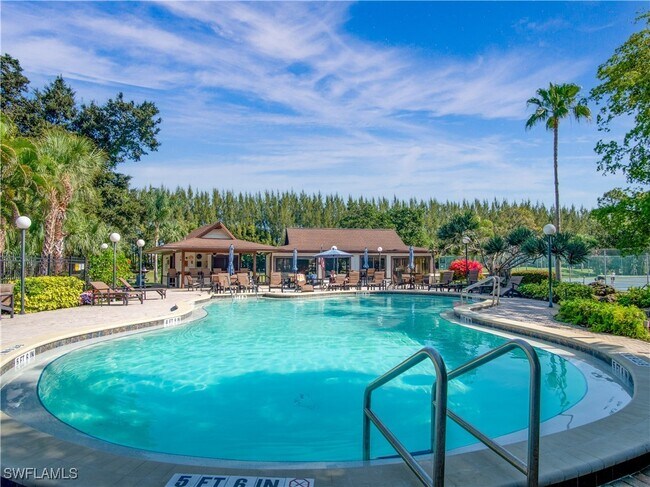 Foto del edificio - 499 Forest Lakes Blvd