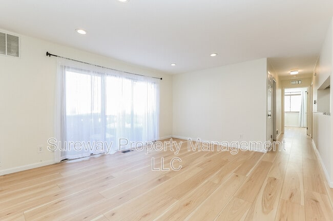 Building Photo - 1005 Woodhollow Dr