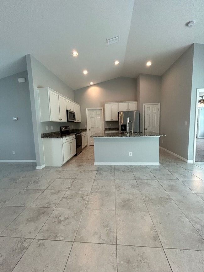 Building Photo - Welcome Home To This 4-Bedroom, 2-Bath, 2-...