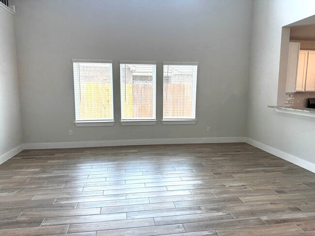 Building Photo - 359 Twin Lakes Blvd W
