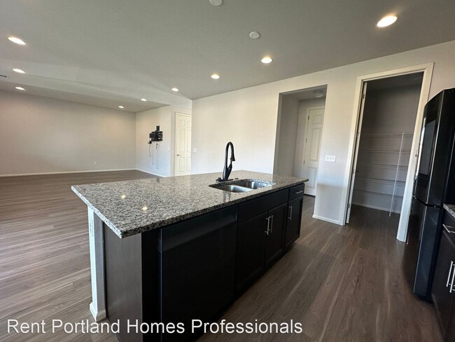 Building Photo - 3 br, 2.5 bath House - 2240 S Heather Street