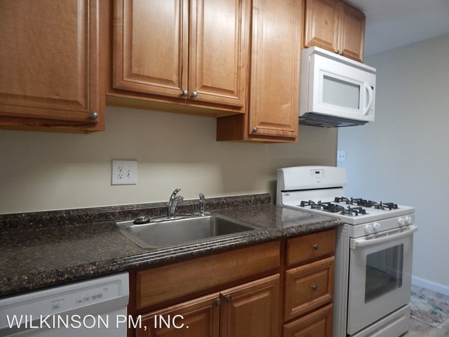 Building Photo - 2 br, 1.5 bath House - 20 HUDSON STREET.