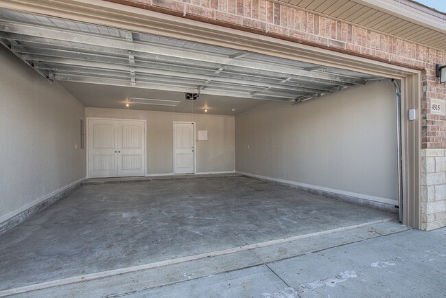 Building Photo - 7515 Belmont Dr