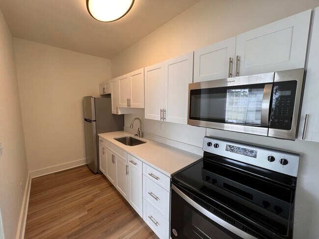 Building Photo - 931 Rubel St