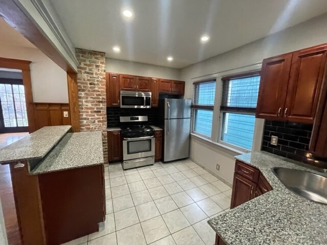 Foto del edificio - 76 Cottage St