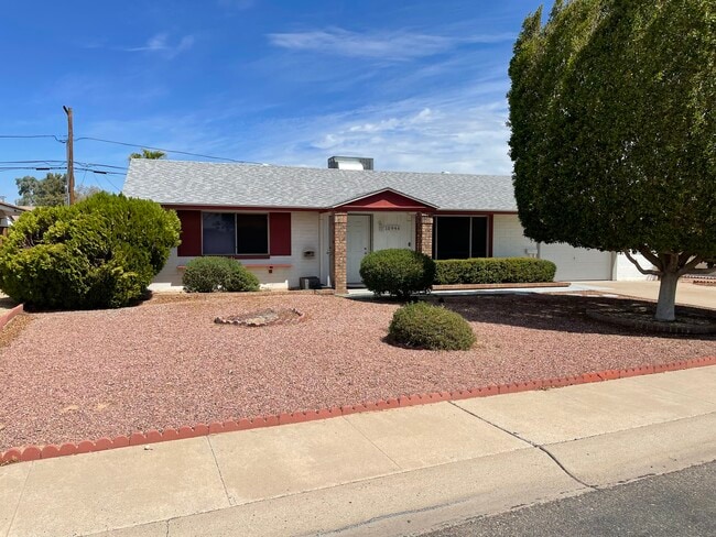 Building Photo - 10946 W Canterbury Dr