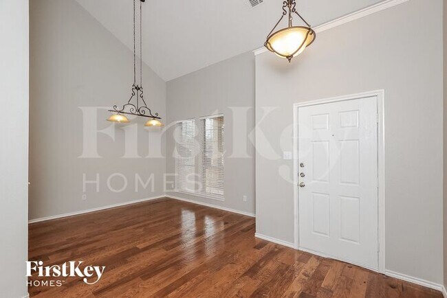 Foto del edificio - 553 Baverton Ln