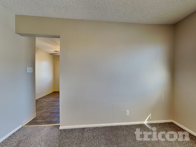 Building Photo - 1270 Kings Row