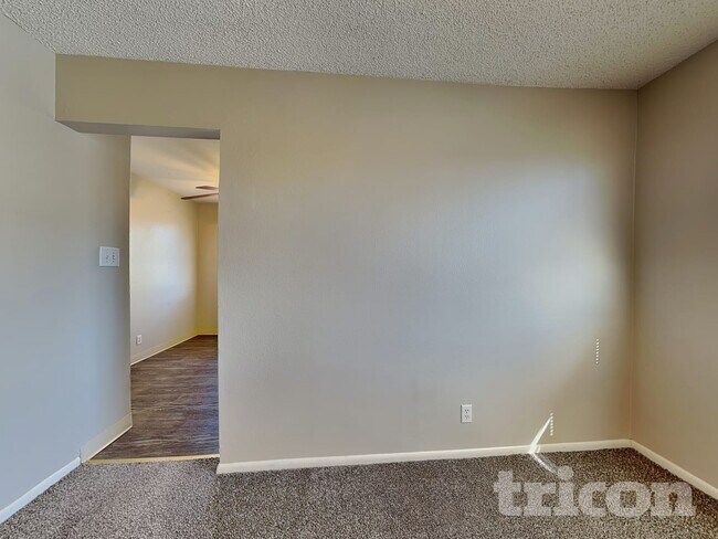 Foto del edificio - 1270 Kings Row